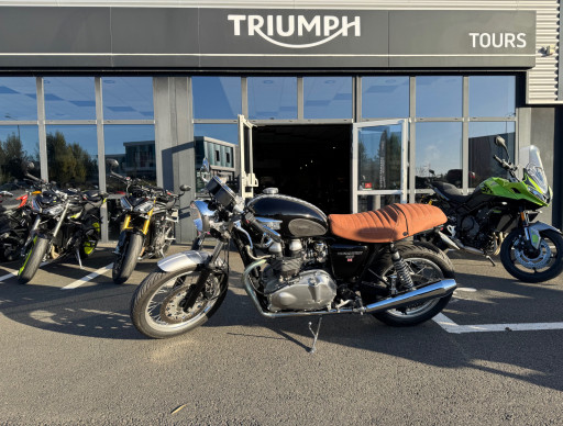 TRIUMPH THRUXTON 900